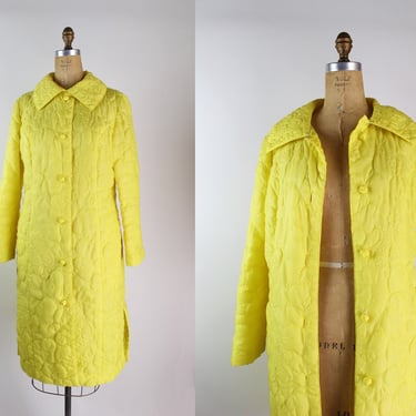 70s Quilted Yellow House Robe/ 60s Duster / MOD / Yellow Coat / Collared Robe / 60s Robe / Size S/M 