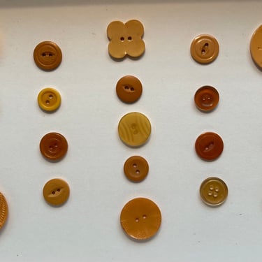 Bakelite buttons lot inc apple juice 