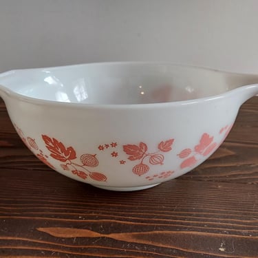 Pyrex Pink Gooseberry Bowl 