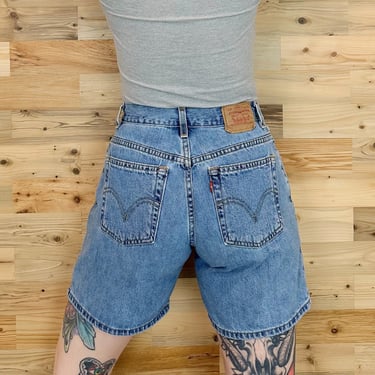 Levi's Vintage Y2K Mid Rise Jean Shorts / Size 26 