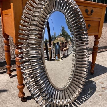 Come Hither | Round Metal Mirror With Curled Design
