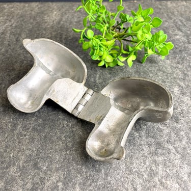 Eppelsheimer & Co pewter mushroom hinged ice cream mold #242 