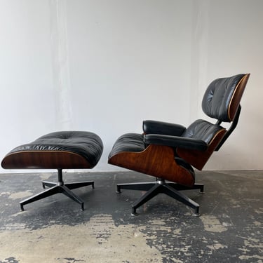 Eames Lounge Chair and Ottoman in Rosewood and Black Leather, 3rd Generation circa 1970's