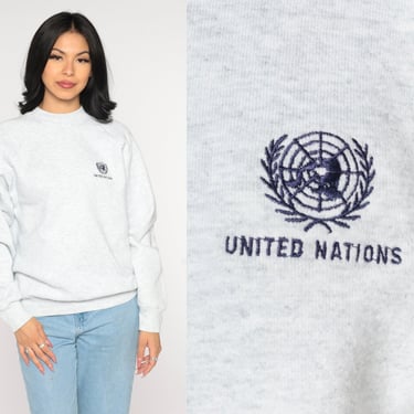 United Nations Sweatshirt 90s Light Heather Grey Sweatshirt Retro Embroidered UN Crewneck Pullover Hipster Raglan Sleeve Vintage 1990s Large 