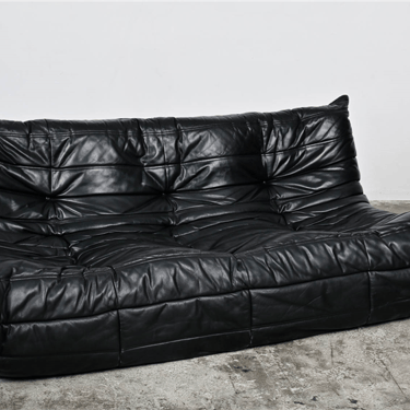 Original black leather 3 seat Togo sofa, designed by Michel Ducaroy for Ligne Roset