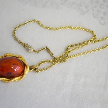 1970s Swirled Glass Oval Pendant and Chain Necklace 
