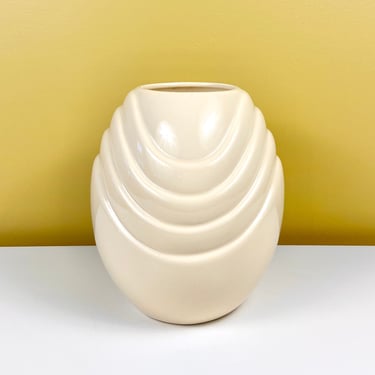Round Art Deco Style Vase with Wave Design 