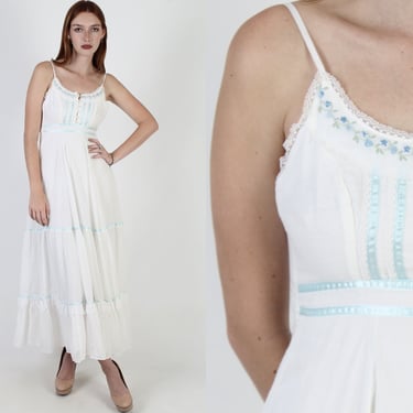 Victorian Gunne Sax Embroidered Maxi Dress / Romantic Bridal Bohemian Wedding Gown / 70s McClintock Renaissance Ivory Lace Long Dress 