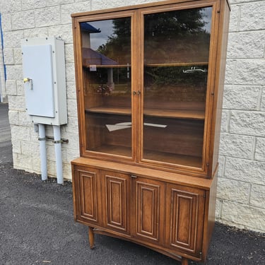 Mid Century Modern Broyhill Sculptra china cabinet | 