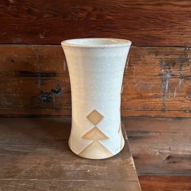 Vase - Soft White and Orange Triangles Pattern 