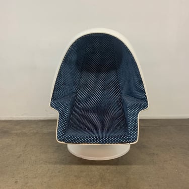 Space-age Egg Chair 