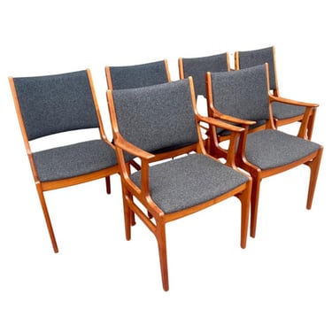 Set of 6 Dining Danish Modern Mid Century Chairs with 2 Armchairs in Teak Knoll