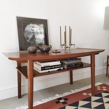 Mid Century dänischer Teak Couchtisch mit Zeitschriftenablage 