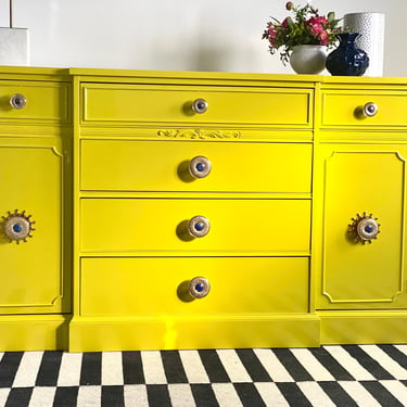 Traditional Buffet - Lacquered in Chartreuse 