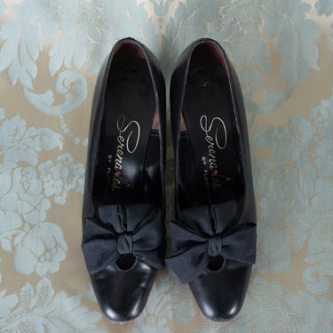 Early 1960s Serenades by Florsheim Black Leather Pumps with Grosgrain Bows 6R 