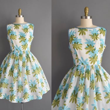 1950s vintage dress | Adorable Bold Floral Print Cotton Full Skirt Summer Dress | Small | 50s dress 