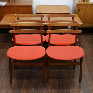 Set of 6 Danish Modern Nr.30 Teak Chairs by Poul Hundevad