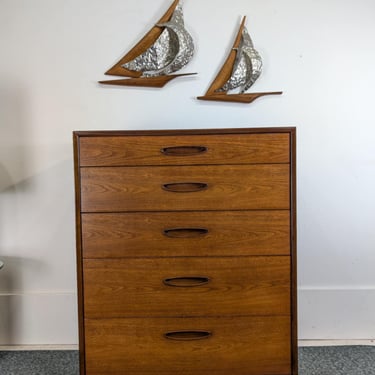 Stunning MCM Henredon Circa '60 Five Drawer Walnut Highboy Dresser