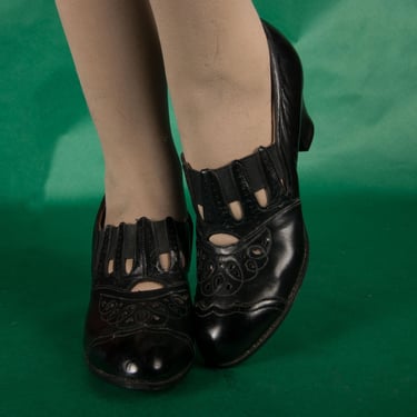 1930s Shoes - Size 7.5 Narrow - Sophisticated Top Stitched Patent Leather Vintage 30s Heels with High Elastic Vamp 