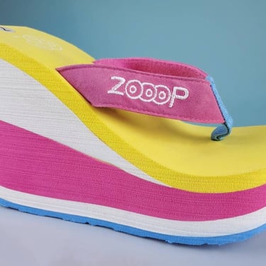 Deadstock 1990s chunky thongs. Happy shoes! Colorful platform block wedge flip flops. 90s summer sandals. Colorblock. (Size 7) 