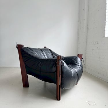 MP 211 BLACK LEATHER LOUNGE CHAIR BY PERCIVAL LAFER, 60's