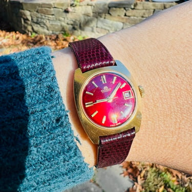 1970s Bucherer 18K Solid Gold Wrist Watch Working Ladies Burgundy Vintage 