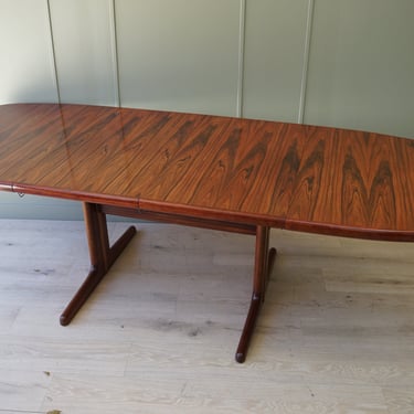 Vintage Mid Century Skovby Danish Rosewood Expandable Dining Table w/ Leaves