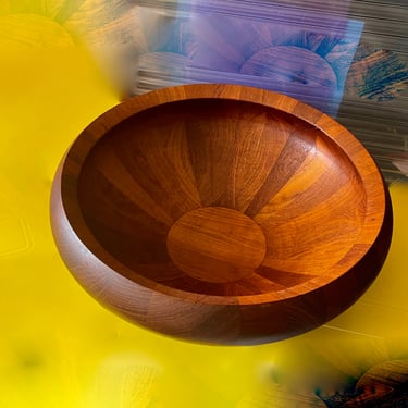 Vintage Large Beautiful Teak Bowl by Jens Quistgaard for Dansk Denmark Signed 17" Diameter 6" Tall 