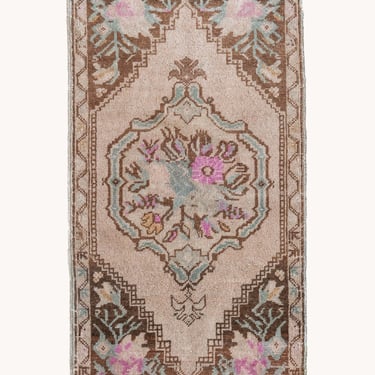 Vintage Turkish Mini Rug No. 639 | 1'7 x 3'7