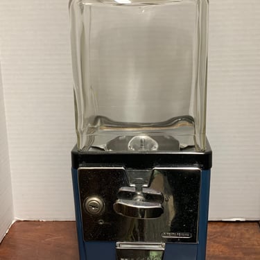 Vintage 1950s Atlas Gumball Machine with Key 