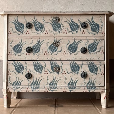 Single Gusto Painted All-Over Blue Turkish Tulip Chest