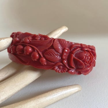 Art Deco Antique 1920s beautiful Carved Elephants Red celluloid  Flapper bracelet bangle by BakeliteBa
