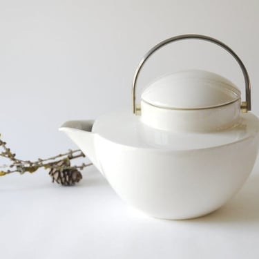 Heikki Orvola for ARABIA Finland Vintage Finella kettle
