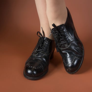 1940s Shoes - Size 8 B - Classic Vintage 30s/40s Style Black Leather Lace up Oxfords with Perforation 
