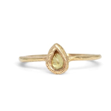 Teardrop Ring in Yellow Sapphire - 18k Gold, size 6