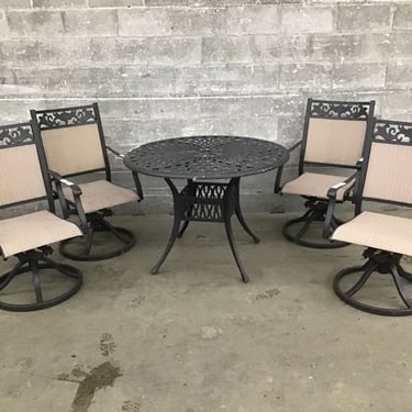 1 Season Old Patio Table & 4 Chairs (Seattle)