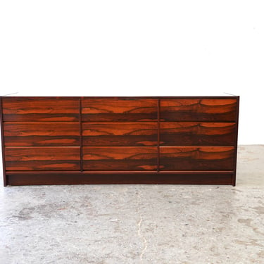 Nine Drawer Restored Rosewood Mid Century Danish Modern Large Dresser 