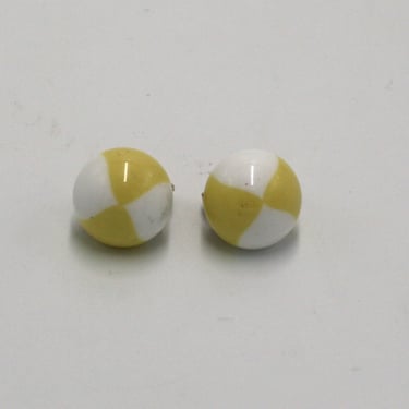 vintage Trifari yellow and white pinwheel clip earrings 