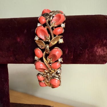 Vintage Trifari Bracelet Lucite Coral 