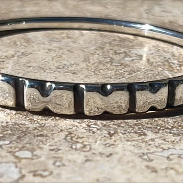 Vintage Mexico Sterling Silver Hinged Bangle Bracelet with Oxidized Design in Front 