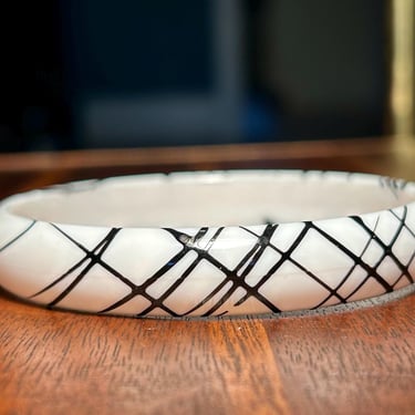 Vintage Black And White Bangle Bracelet Plastic Modern Design Retro Mod 