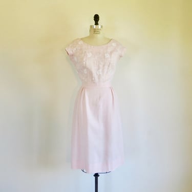Vintage 1960's Pastel Pink Linen Sheath Wiggle Dress White Floral Embroidered Bodice Short Sleeve Spring Summer Bridal Party 27
