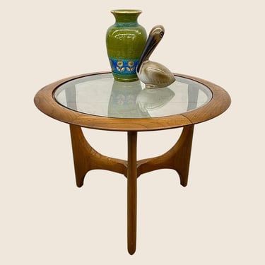 LOCAL PICKUP ONLY ———— Vintage Lane Tripod Side Table 