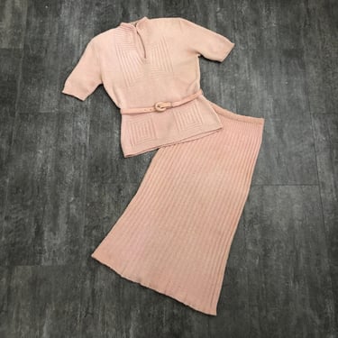 1940s knit set . vintage 40s pink knit set . size xs/small to medium 