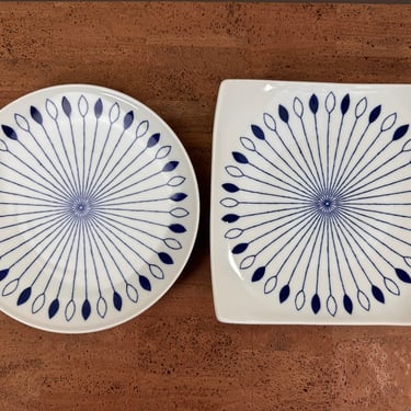 Vintage Midcentury Blue White Flower Plates | Made in Japan 