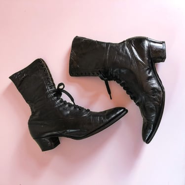 Antique Victorian black leather boots | lace up granny boots, 7-7.5N narrow 