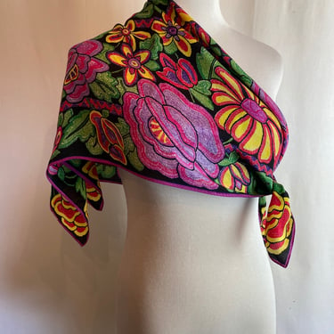 Beautiful Oscar De la Rente 100% silk scarf hand rolled vivid floral print headscarf neckerchief buttery soft 