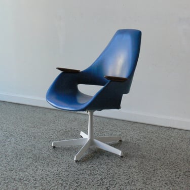 Arthur Umanoff for Madison Furniture Space Age Inspired Swivel Lounge Chair 