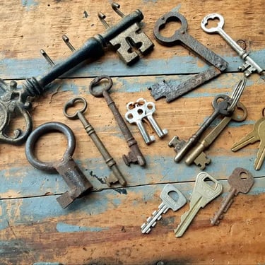 Lot Of Skeleton Keys - Assemblage Art Supply - Victorian Steampunk