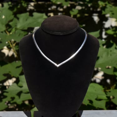 Italian Sterling Silver Chevron Omega Necklace, Modernist V-Shaped Choker, Estate Jewelry, 15.75